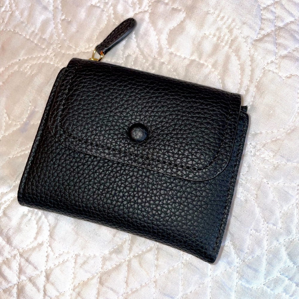Black Small Sized Leather Bifold Wallet with Clasp Shut with Four Card Slots